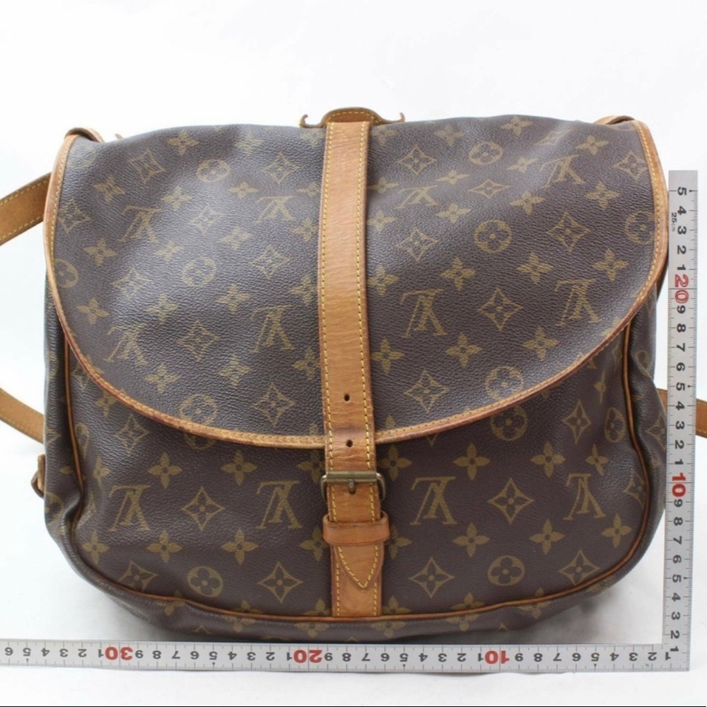 💯% Authentic Louis Vuitton Samur 35 Lrg Crossbody
